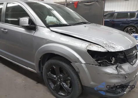 2018 Dodge Journey Crossroad z USA, uszkodzony, nr VIN 3C4PDCGG4JT421750